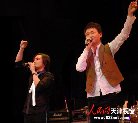 刘嘉亮受邀叶世荣演唱会 二人共唱Beyond难忘经典